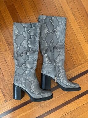 Vince Camuto tall boots leather snakeskin block heel gray 7.5 Gibi NEW